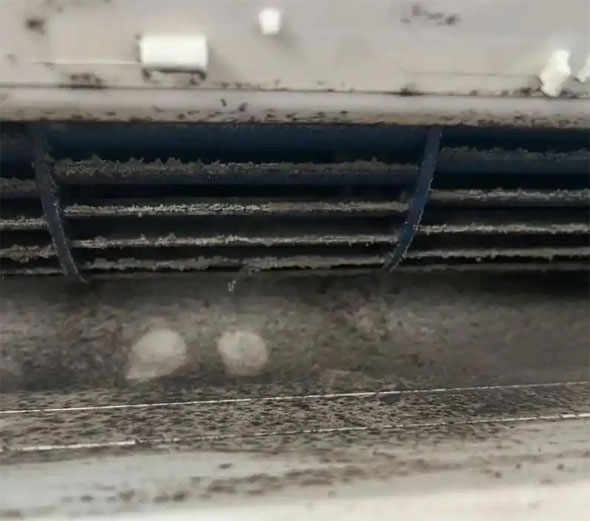 大新空调吹的风有股烧焦味是怎么回事